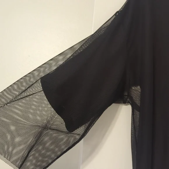 Alo Yoga Black Mesh Layer Up Top - Picture 6 of 9